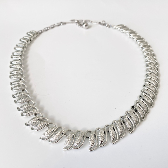 Vintage Signed Coro Silver Tone Leaf Choker Necklace Adjustable. - Picture 3 of 5